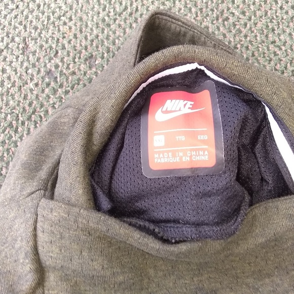 Clothes - Picture 2 of 4